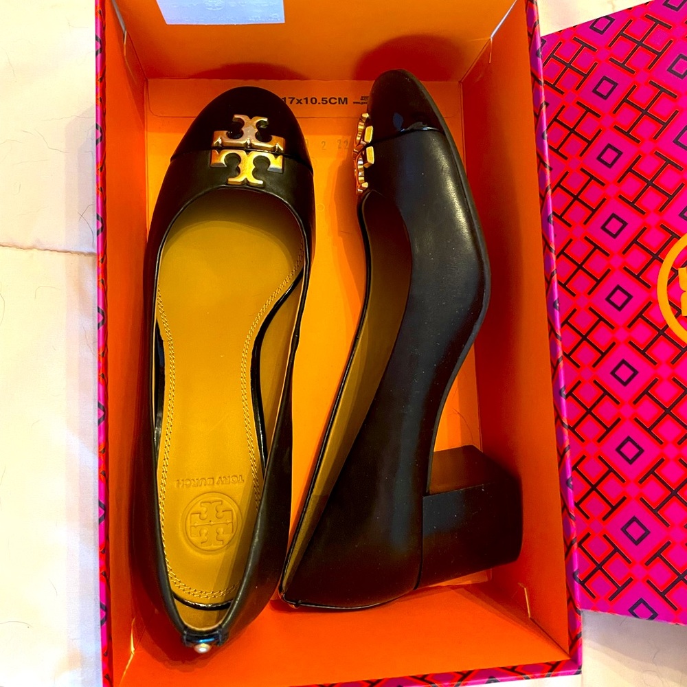 Brand new Tory Burch logo black heels